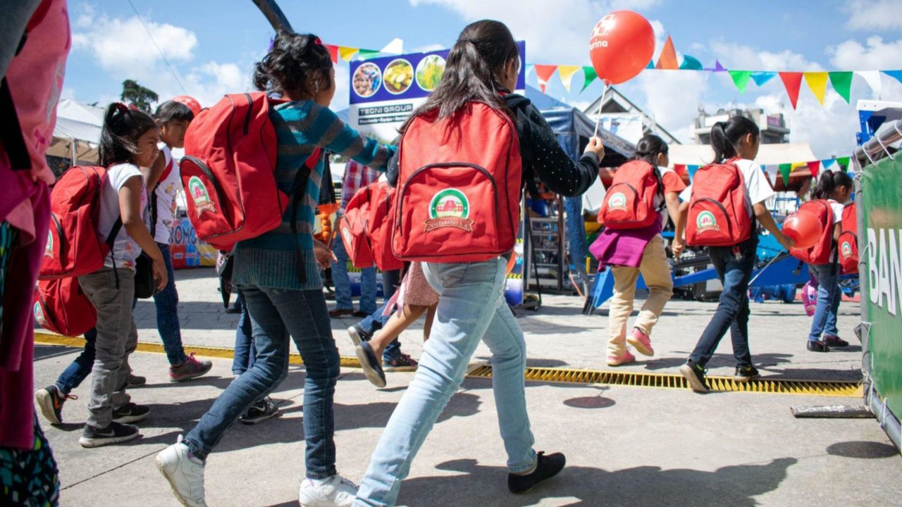 Productos Valparaíso: comprometidos con la educación y el desarrollo de la comunidad