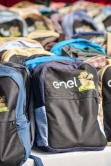 De uniformes en desuso a mochilas: un modelo de Enel Guatemala de economía circular en Baja Verapaz