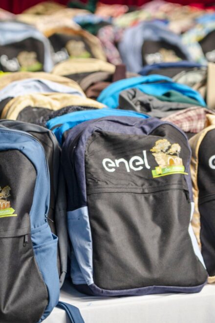 De uniformes en desuso a mochilas: un modelo de Enel Guatemala de economía circular en Baja Verapaz