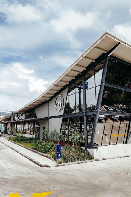 San Martín inaugura su nueva tienda sobre la calzada Roosevelt